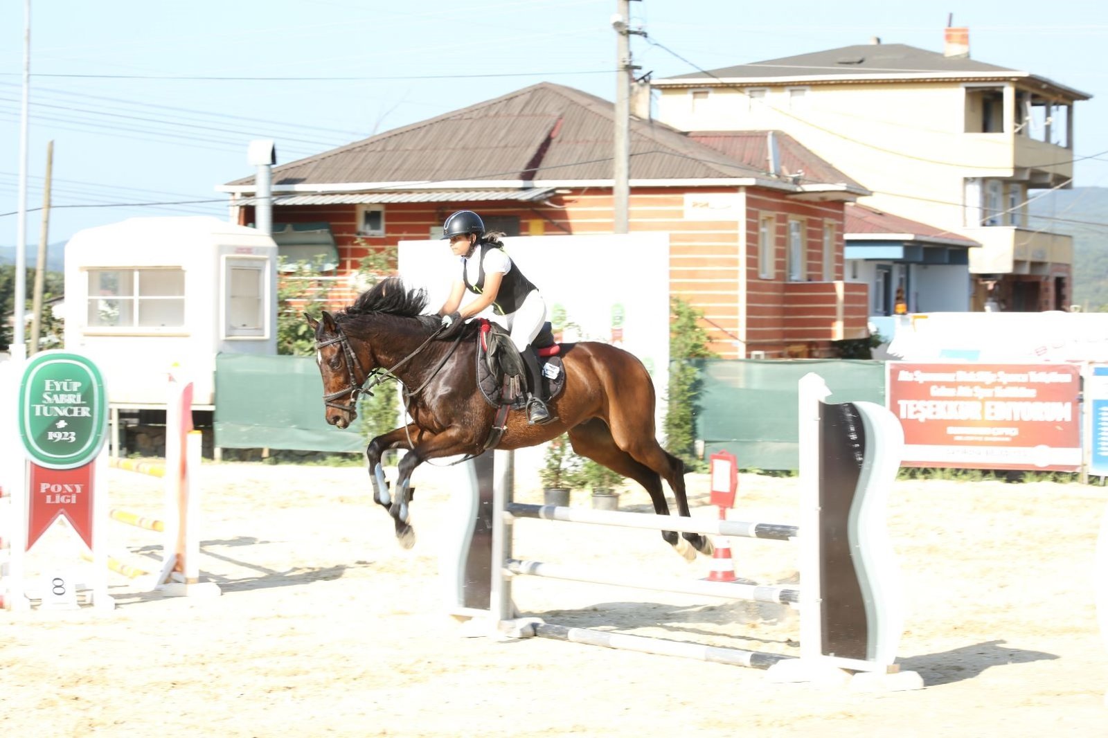 Minik binicilerin kalbi “Sporun Başkenti Kocaeli”de attı