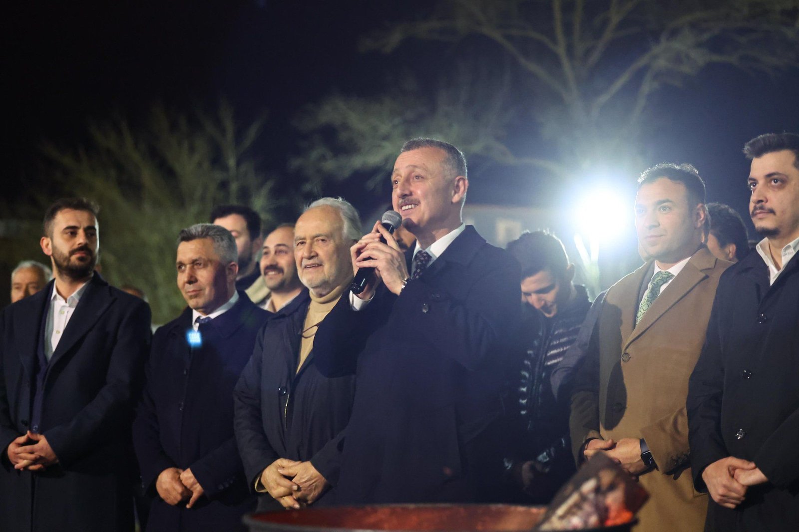 Büyükakın gençlerin coşkusuna ortak oldu:“Bir şarkısınız siz”