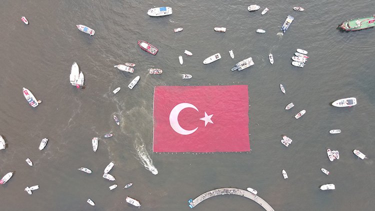1923 metrekarelik dev Türk bayrağı Darıca’da açılacak