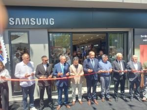 Samsung Gebze İCON Mağazası’nın dı