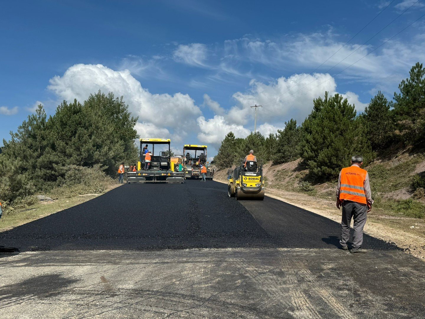 Derince ile köyler arasındaki yol yenileniyor