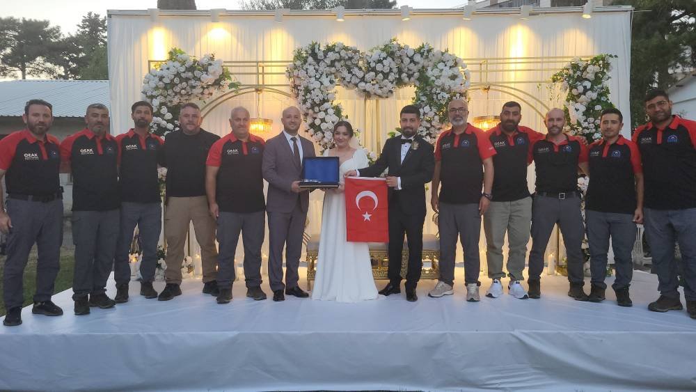 GEAK EKİBİ EN MUTLU GÜNÜNDE O’NU YALNIZ BIRAKMADI