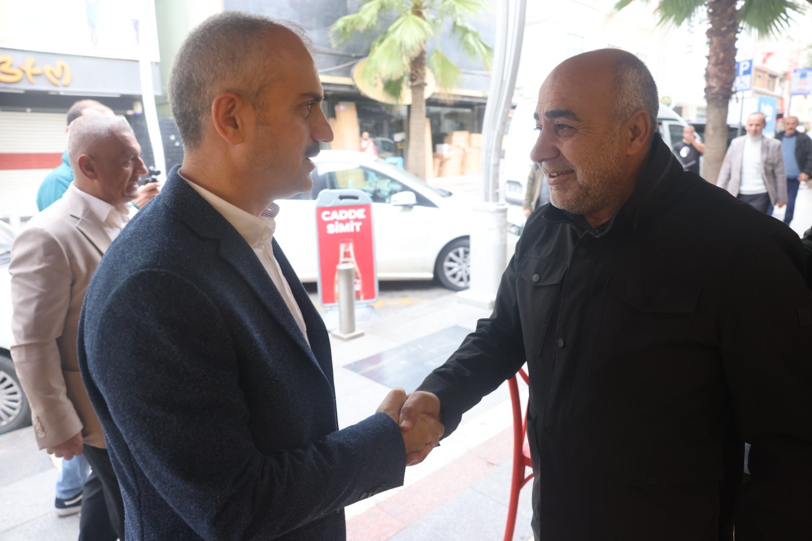 Çiftçi, esnaflarla bir araya gelmeye devam ediyor