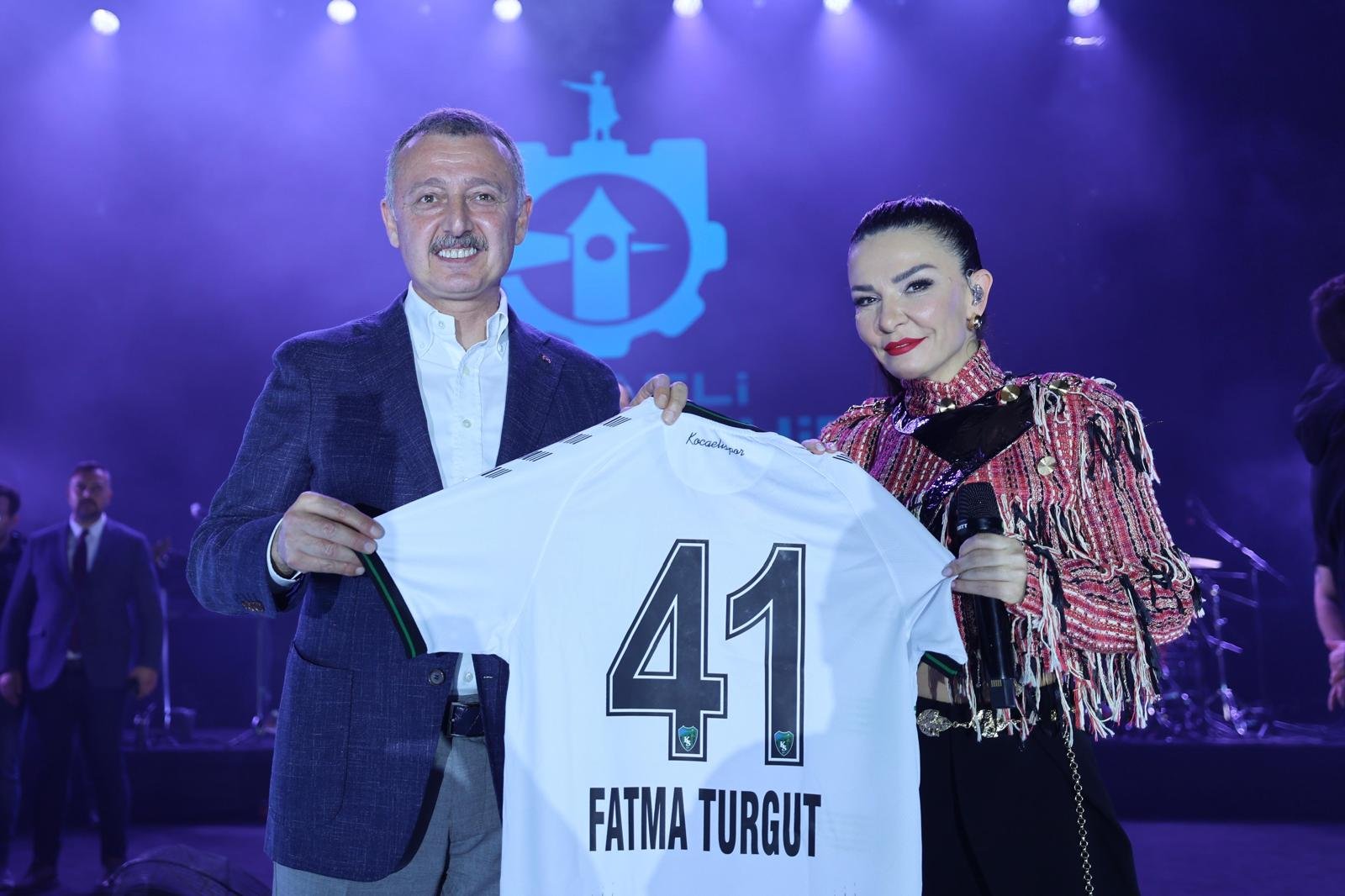 Büyükakın forma verdi, Fatma Turgut kutladı