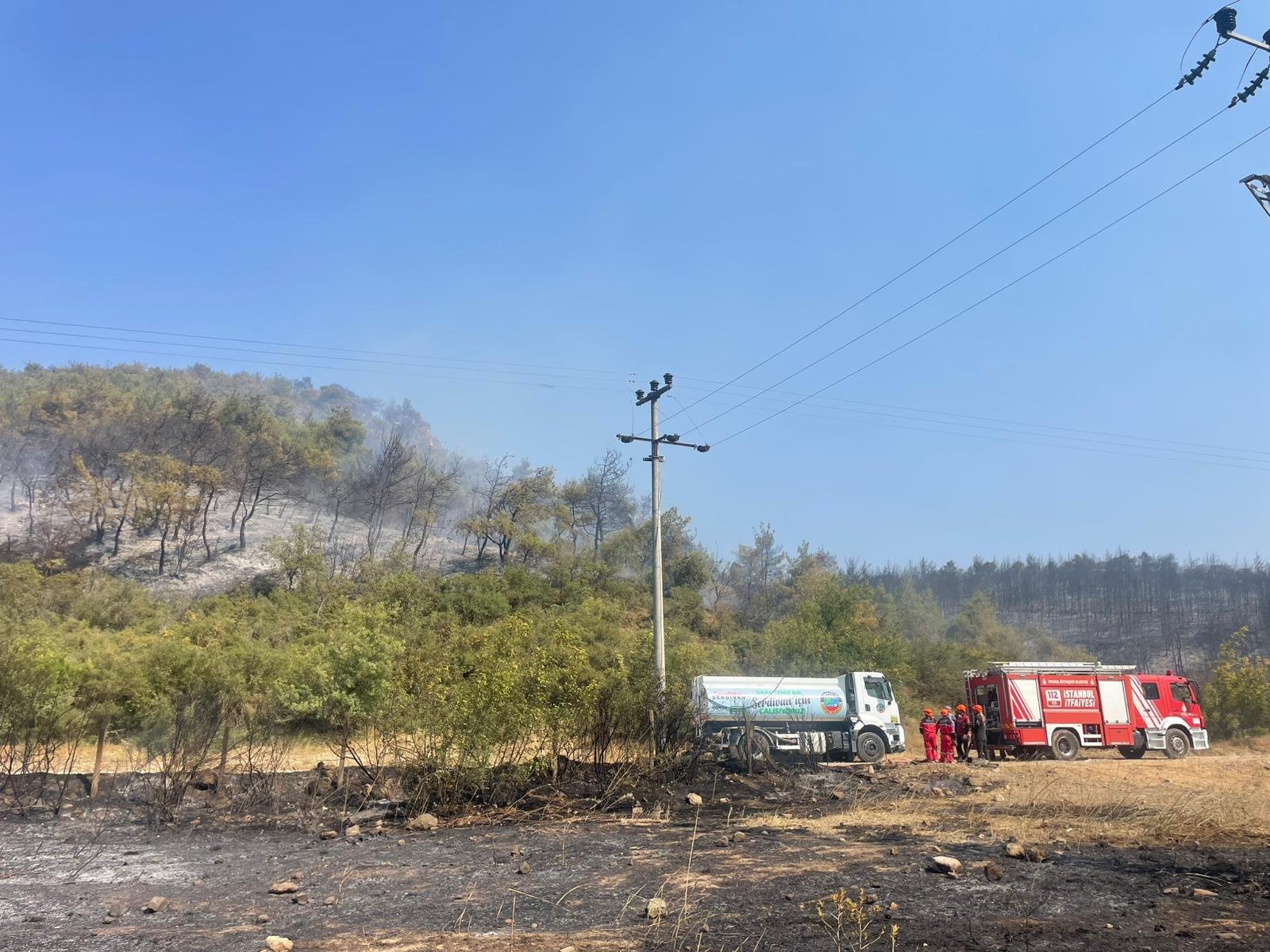 İBB EKİPLERİ SAKARYA VE BİLECİK’TE ORMAN YANGINLARINA MÜDAHALE DESTEĞİNİ SÜRDÜRÜYOR