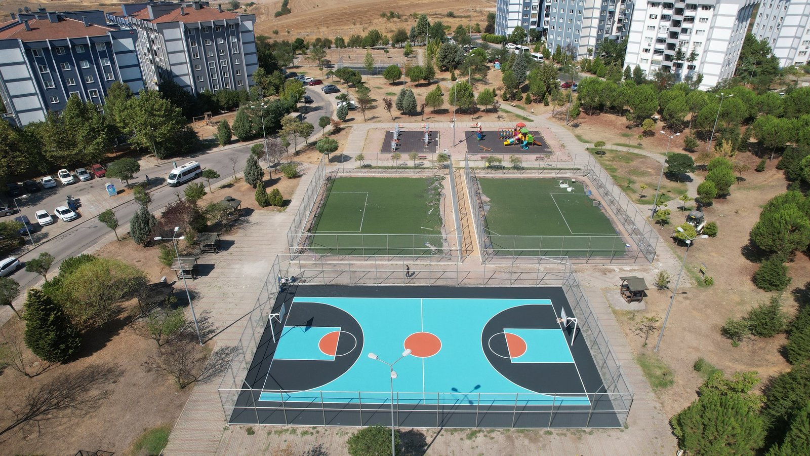 Gençlik Parkı’nın spor sahaları yenileniyor