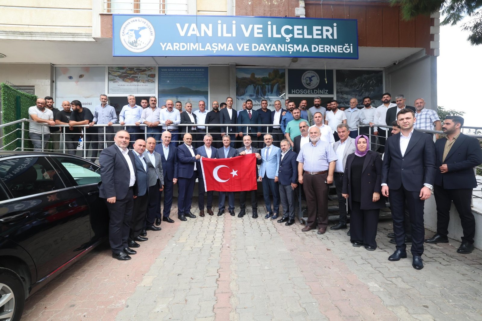 Büyükakın, Çayırova’da dernekleri ziyaret etti