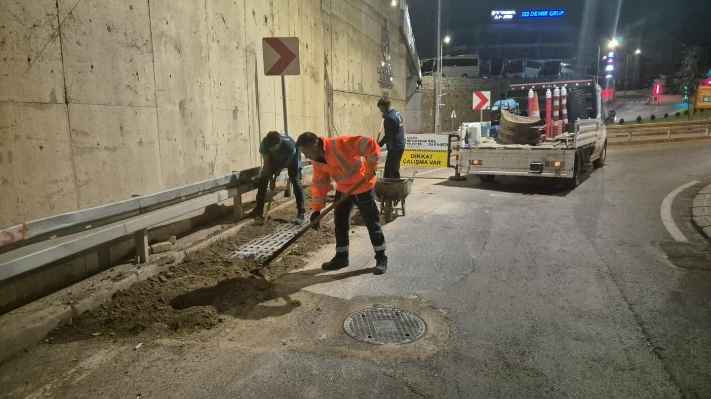 Büyükşehir ekipleri 7×24 çalışıyor