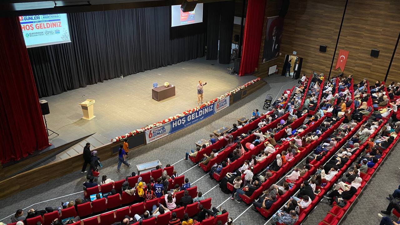 Youtuber Sertaç Abi, Çayırovalı sevenleriyle bir araya geldi