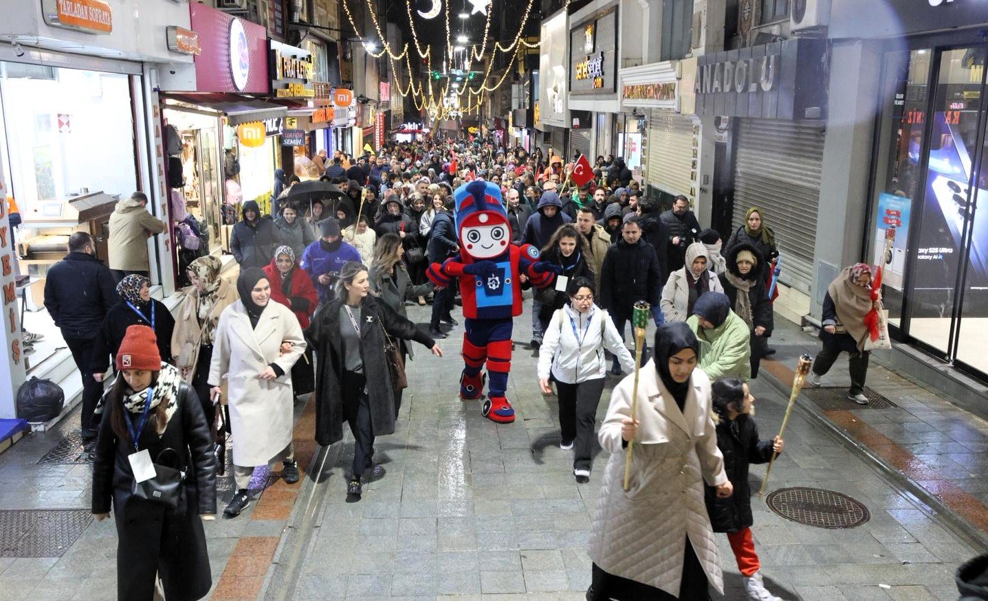 Gebze, Ramazan’a özel “Fener Alayı” ile aydınlandı