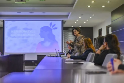 Muratpaşa Belediyesi kadın personellerine yönelik hak eğitimi düzenledi