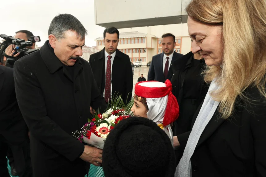 İçişleri Bakanı Mustafa Çiftçi, Ağrı Valiliği'ni ziyaret ederek Vali Önder Bozkurt ile görüştü.