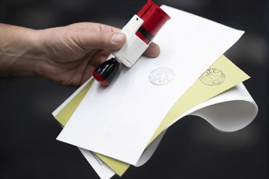 Yüksek Seçim Kurulu (YSK) logosu ve 7 Haziran seçim tarihini temsil eden görseller.