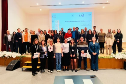 Dokuz Eylül Üniversitesi'nde bilimsel etik ve araştırma kültürünü ele alan sempozyumdan genel görünüm.