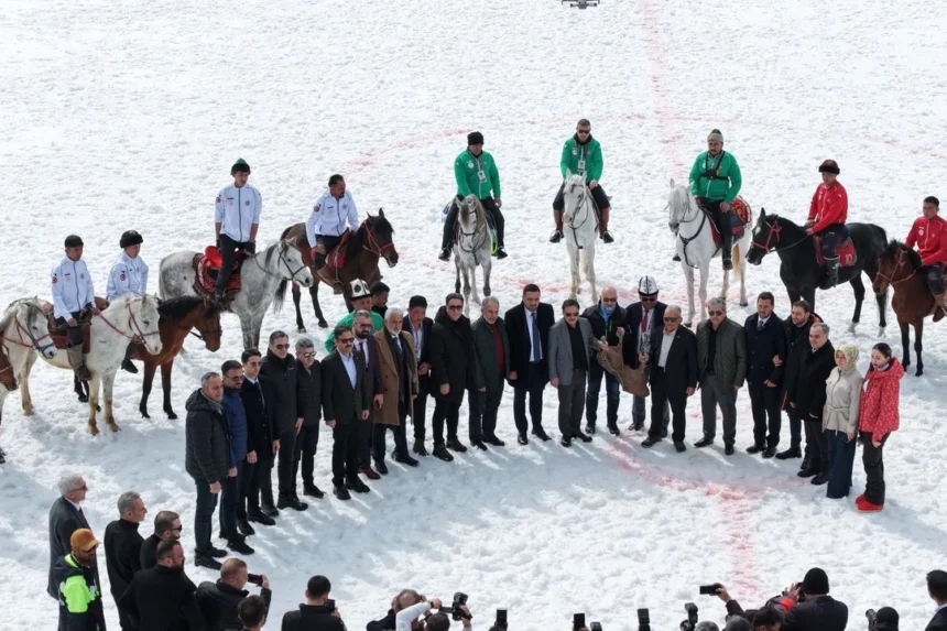 Erciyes Kayak Merkezi'nde düzenlenen Kökbörü ve Geleneksel Kızak Türkiye Şampiyonası'ndan görüntüler