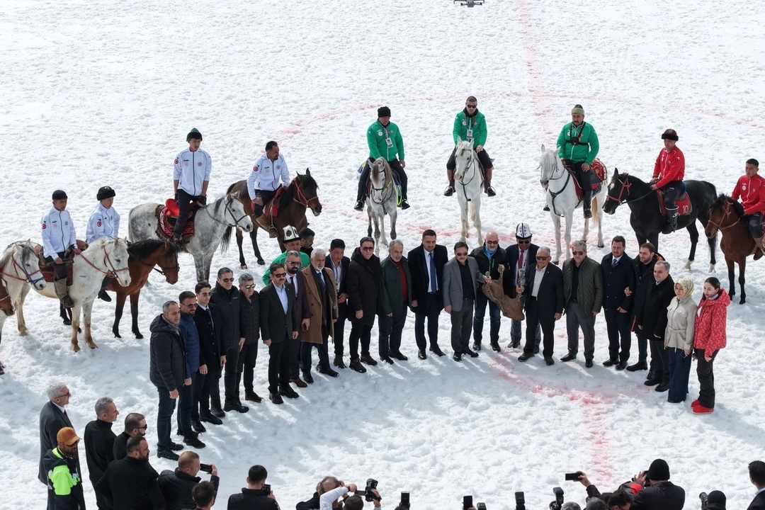 Erciyes Kayak Merkezi'nde düzenlenen Kökbörü ve Geleneksel Kızak Türkiye Şampiyonası'ndan görüntüler