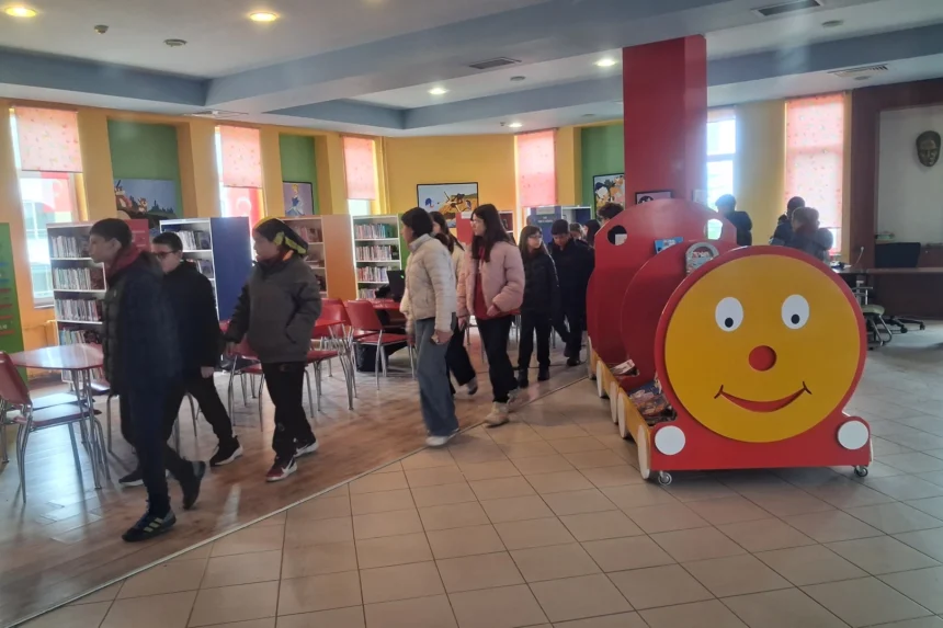 Keşan'da Kütüphane Haftası kapsamında düzenlenen törende yeni kütüphane müjdesi verildi.