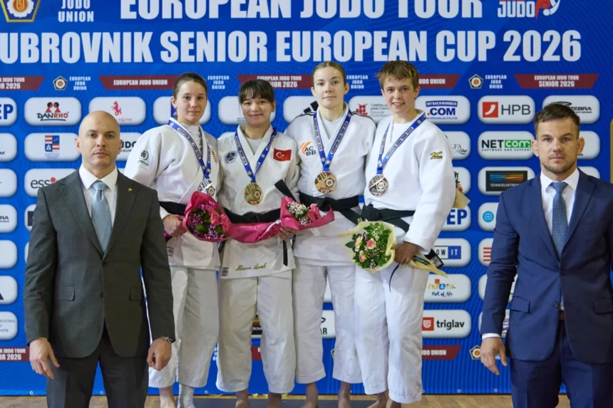 Kağıtsporlu sporcuların çeşitli branşlarda kazandığı madalyalar ve başarıları gösteren kapak görseli