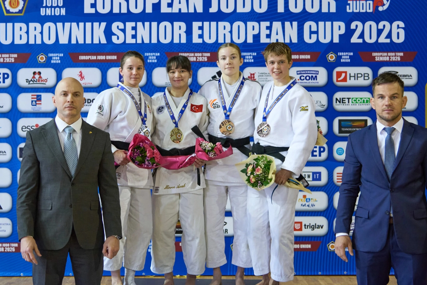 Kağıtsporlu sporcuların çeşitli branşlarda kazandığı madalyalar ve başarıları gösteren kapak görseli