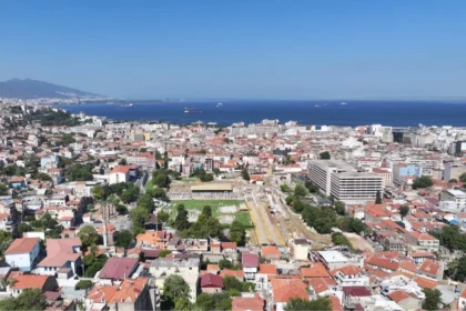 İzmir Büyükşehir Belediyesi kamu kurumlarına dev tahsisler yapıyor