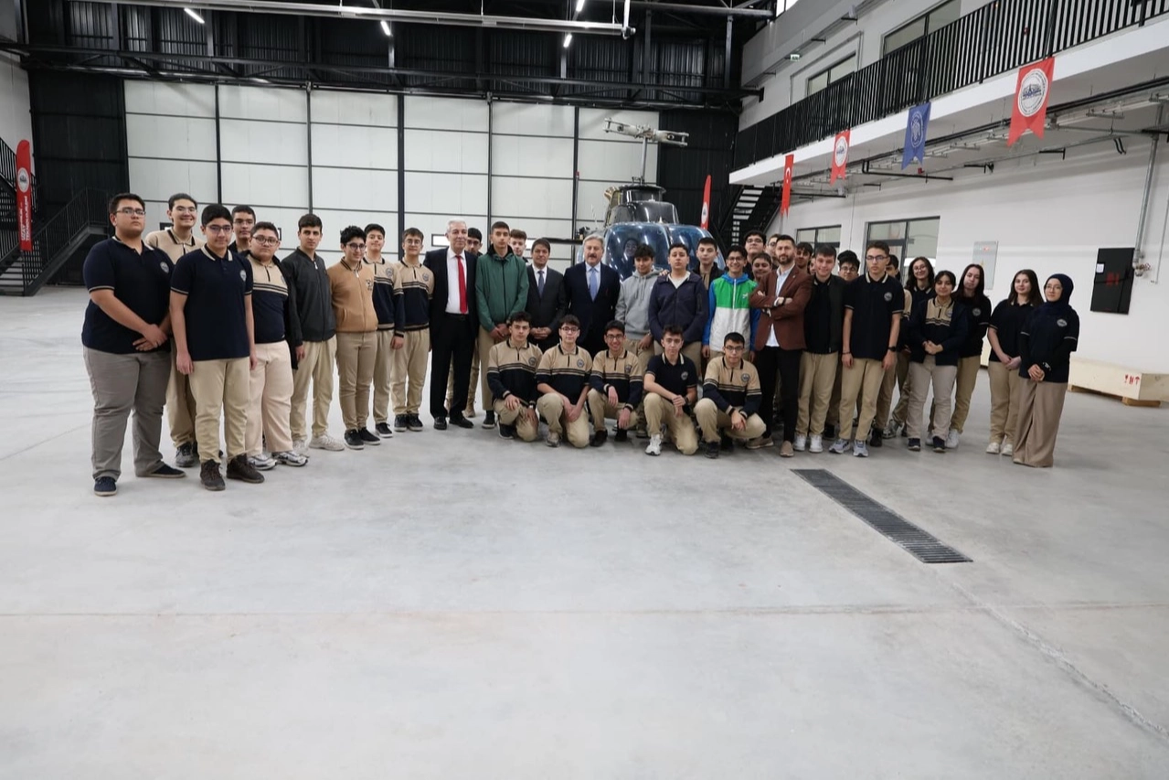 Melikgazi Belediyesi’nden Havacılık Lisesi Öğrencilerine Kapsamlı Teknoloji Desteği