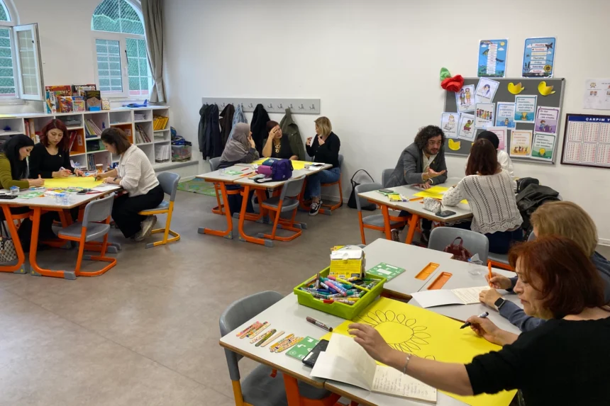 Öğretmenlerin katılımıyla gerçekleşen 12. Eğitim Şenliği'nden genel bir görünüm