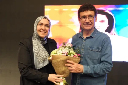 Bonus Hoca, Yıldırım'daki gençlere YKS sınavı için motivasyon ve stres yönetimi semineri veriyor.