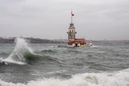 Türkiye genelinde 3 Nisan Cuma günü için Meteoroloji hava durumu raporu, yağış ve kuvvetli rüzgar uyarıları.