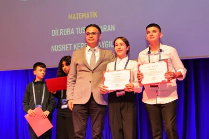 TÜBİTAK 2204-B Ortaokul Öğrencileri Araştırma Projeleri Yarışması İzmir Bölge Ödül Töreni'nden genel görünüm