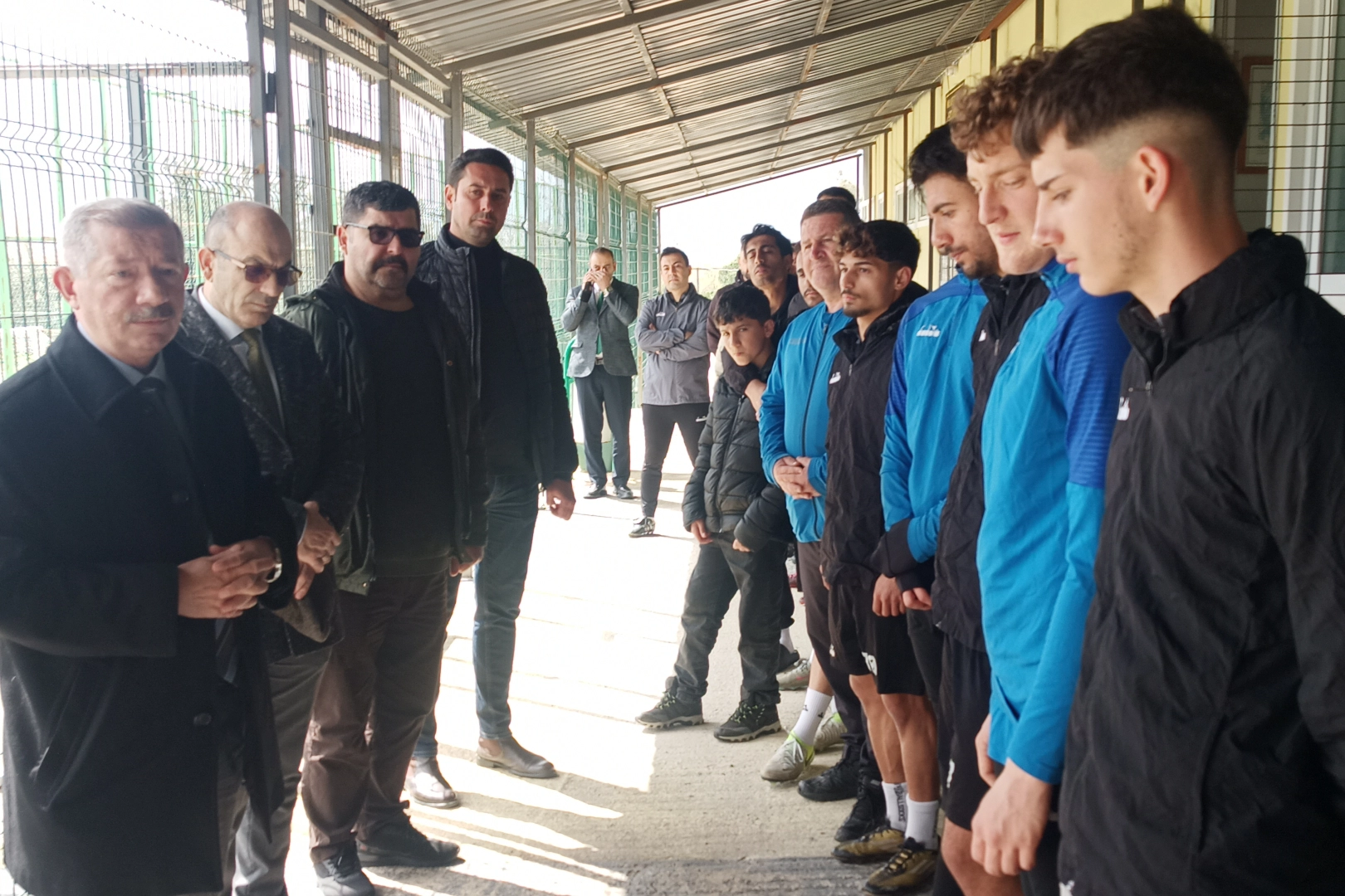 Keşan Kaymakamı Aziz Mercan, Keşanspor antrenmanını ziyaret ederek takıma baklava ikram etti.