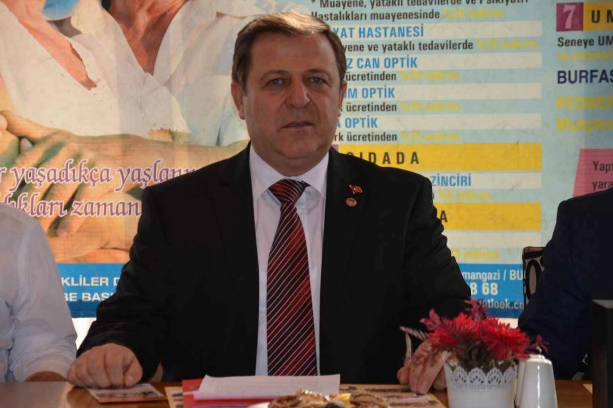 TÜED Uludağ Şubesi Başkanı Kenan Pars, emeklilerin ekonomik durumuna ilişkin açıklama yapıyor.