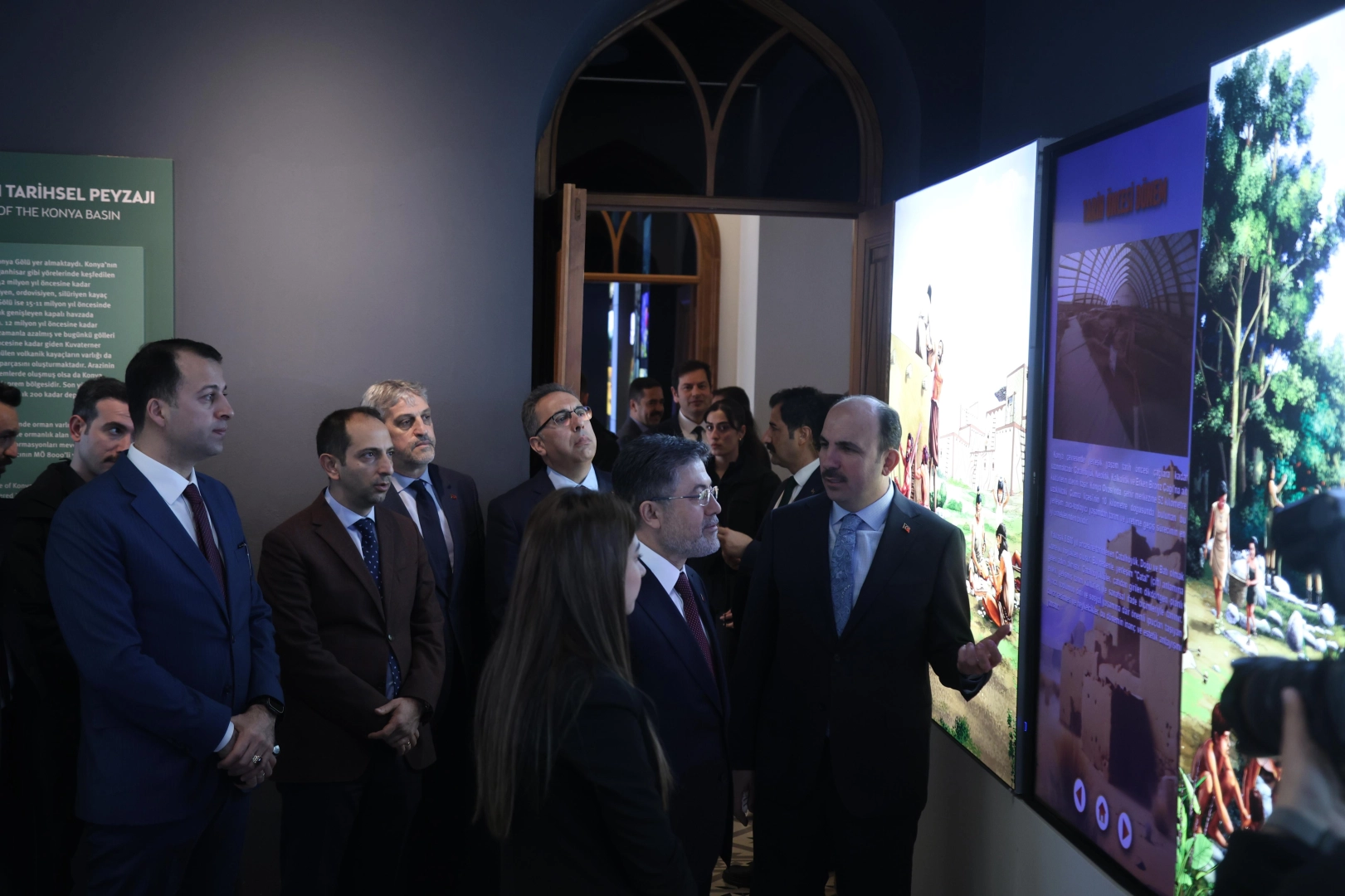 Tarım ve Orman Bakanı İbrahim Yumaklı, Konya Dijital Tanıtım Merkezi'nde incelemelerde bulunuyor.