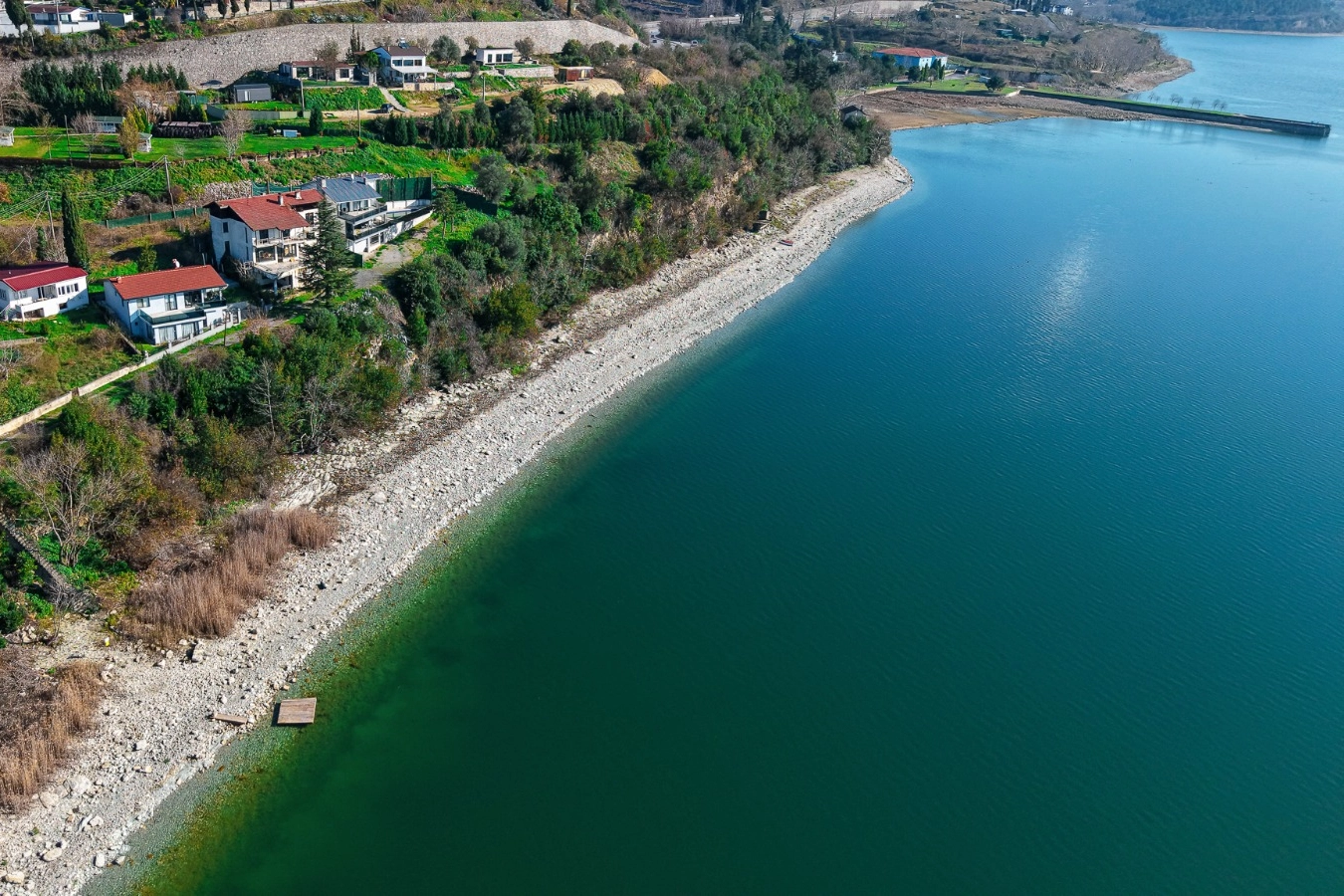 Sapanca Gölü'nde kaçak iskele temizliği ikinci etap çalışmaları kapsamında gönderilen tebligatlar
