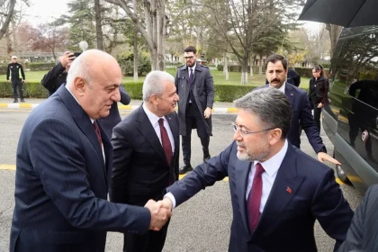 Tarım ve Orman Bakanı İbrahim Yumaklı, Konya Şeker Fabrikası'nı ziyaret ederek üretim ve gıda güvenliği konularında açıklamalarda bulundu.