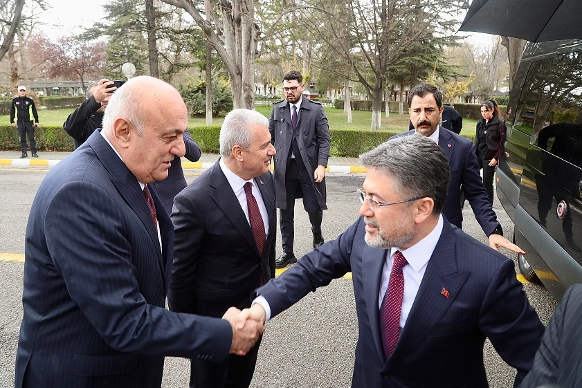 Tarım ve Orman Bakanı İbrahim Yumaklı, Konya Şeker Fabrikası'nı ziyaret ederek üretim ve gıda güvenliği konularında açıklamalarda bulundu.