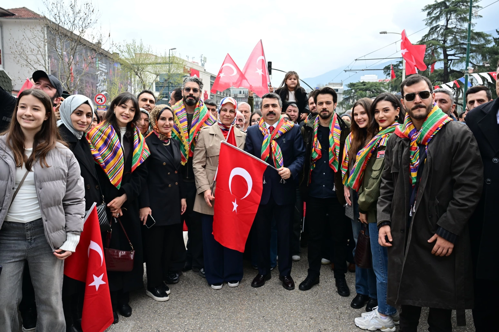 Kuruluş Osman dizisi oyuncuları Bursa'da fetih kutlamalarına katıldı.