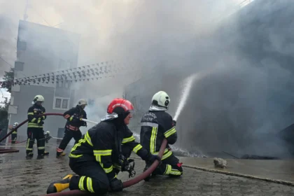 Trabzon Büyükşehir Belediyesi İtfaiyesi ekipleri, 2024-2026 yılları arasında 18 ilçede toplam 10 bin 61 olaya müdahale etti.