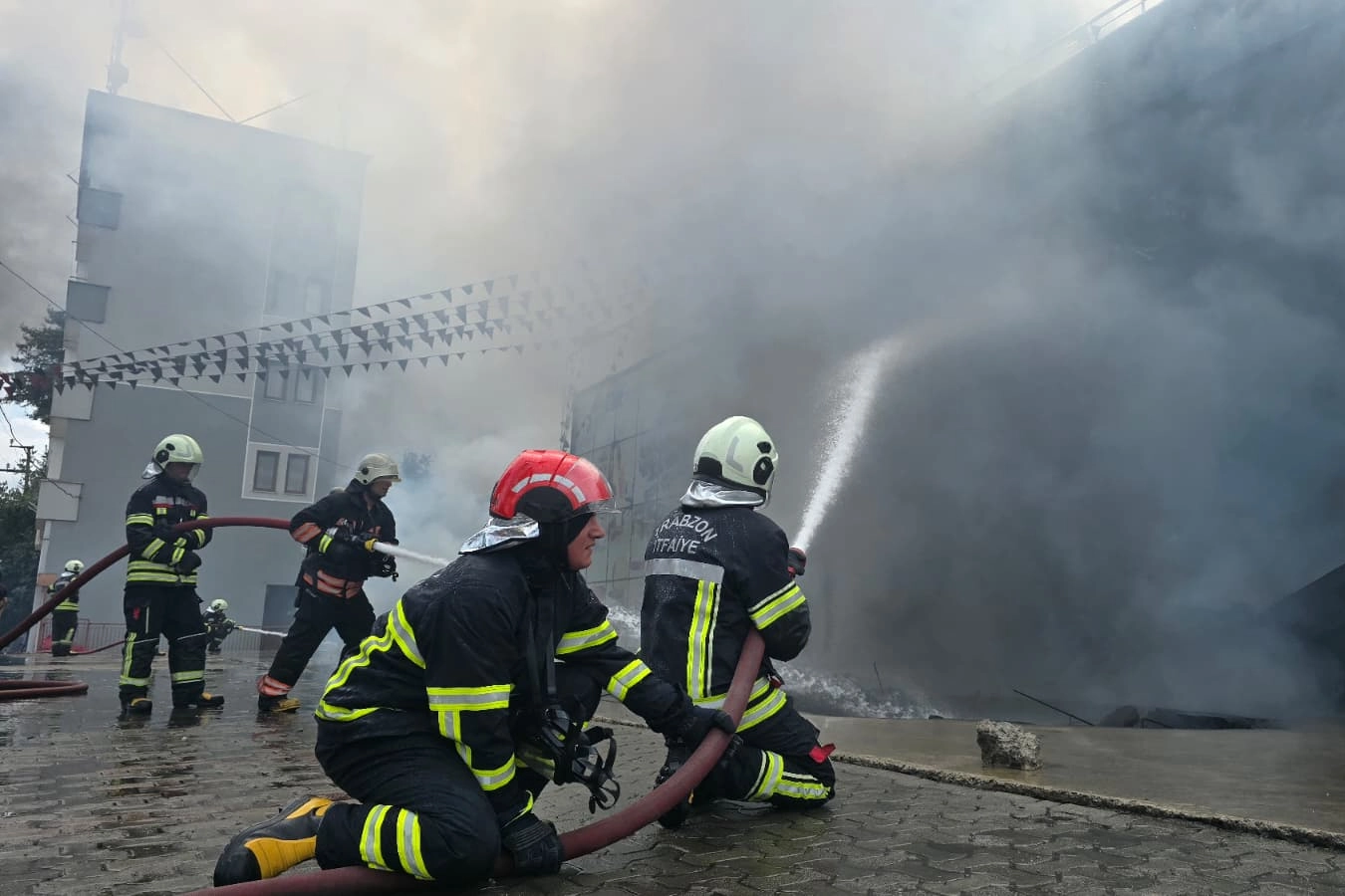 Trabzon Büyükşehir Belediyesi İtfaiyesi ekipleri, 2024-2026 yılları arasında 18 ilçede toplam 10 bin 61 olaya müdahale etti.