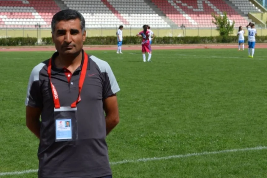 Altınordu Ağrı Futbol Okulu'nda görevine başlayan eğitim sorumlusu Özdemir Doğan