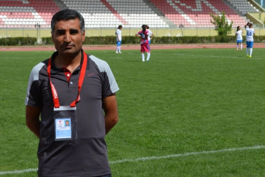 Altınordu Ağrı Futbol Okulu'nda görevine başlayan eğitim sorumlusu Özdemir Doğan
