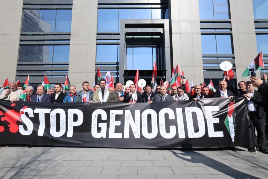 Memur-Sen Gazze'ye Destek Filosu Temsilcilerini Uğurluyor