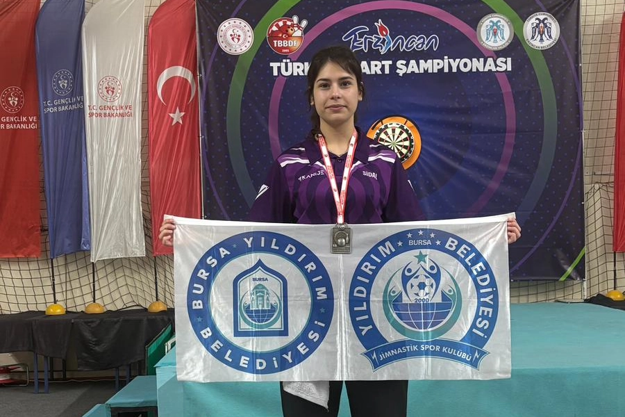 Bursa Yıldırım Belediyesi sporcuları dart şampiyonasında madalya kazanıyor