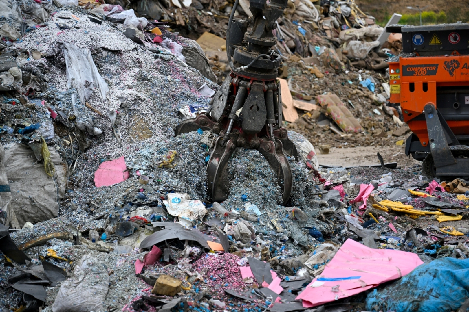Bornova Belediyesi'nin hacimli atıkları yakıta dönüştüren çevre dostu tesisi