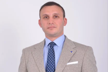 MHP Beykoz İlçe Başkanı Emre Çömlekçi, görevini devrettiği törende konuşma yaparken