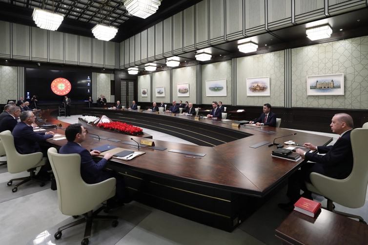 Cumhurbaşkanlığı Külliyesi'nde kabine toplantısı, Orta Doğu krizi ve ekonomik konular masada.