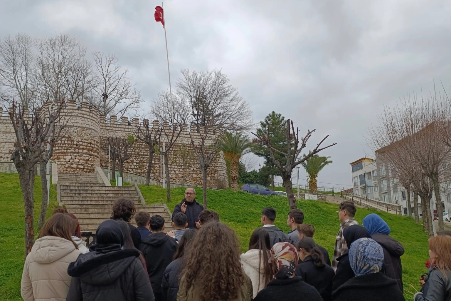 Bursa'nın fethinin 700. yılı kapsamında lise öğrencileri tarihi ve kültürel bir geziye katılıyor.