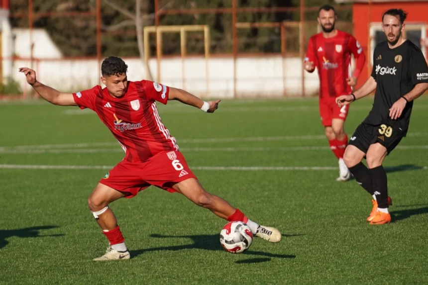 Ayvalıkgücü Belediyespor'un genç ön libero oyuncusu Emirhan Boz'un Süper Lig devleri tarafından takip edildiği haberi