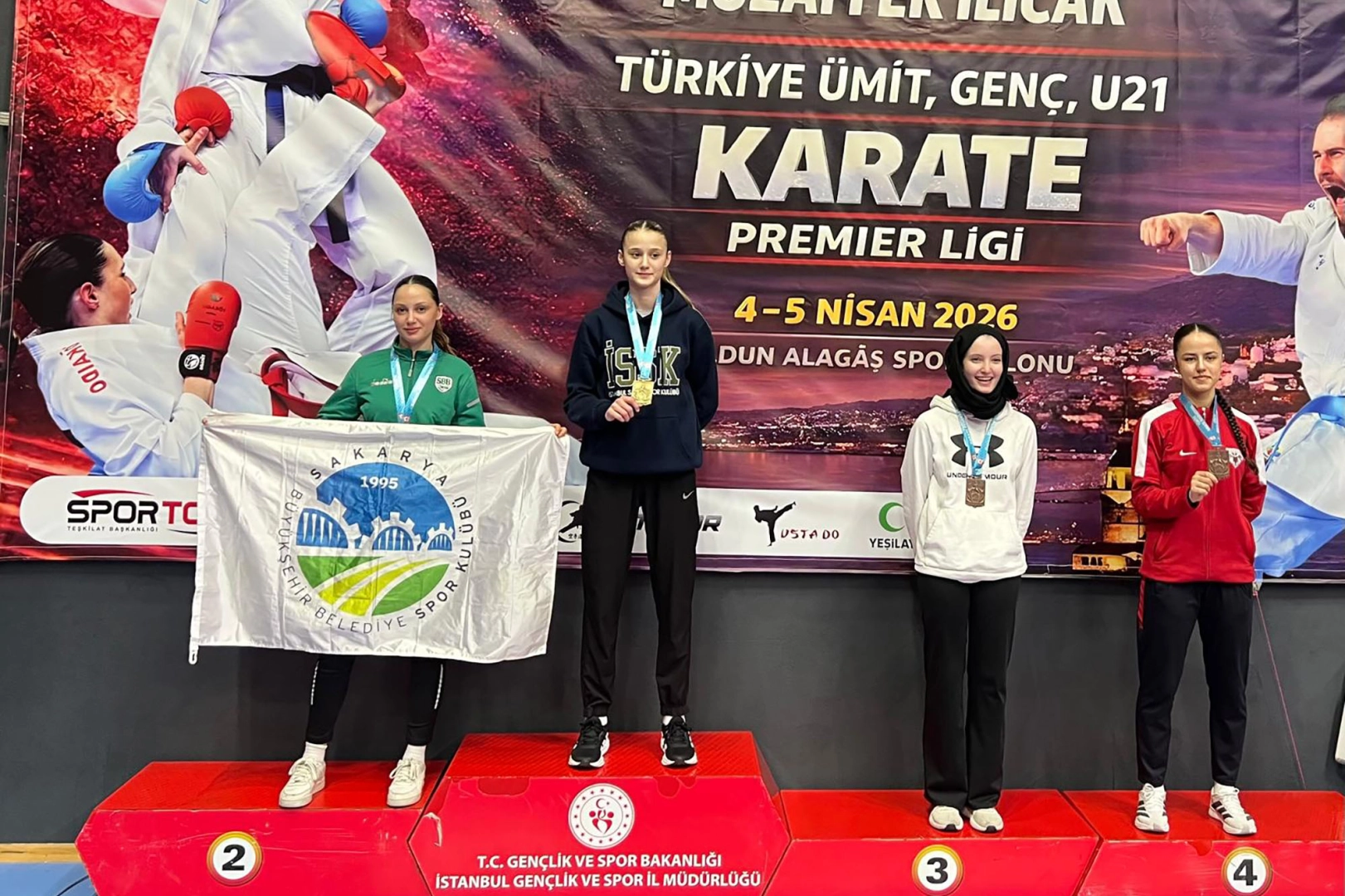 Sakaryalı sporcuların masa tenisi, karate ve MMA'da kazandığı madalyalar
