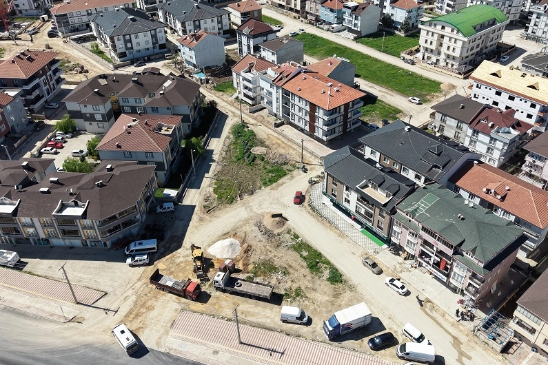 Bursa İnegöl Alanyurt'ta 11 sokakta tretuvar uygulaması yapılıyor