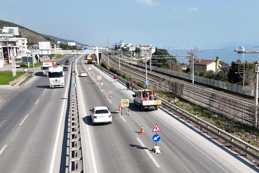 Kocaeli Büyükşehir Belediyesi'nin ulaşım ve trafik düzenlemeleri kapsamında gerçekleştirdiği koordineli çalışmalar.